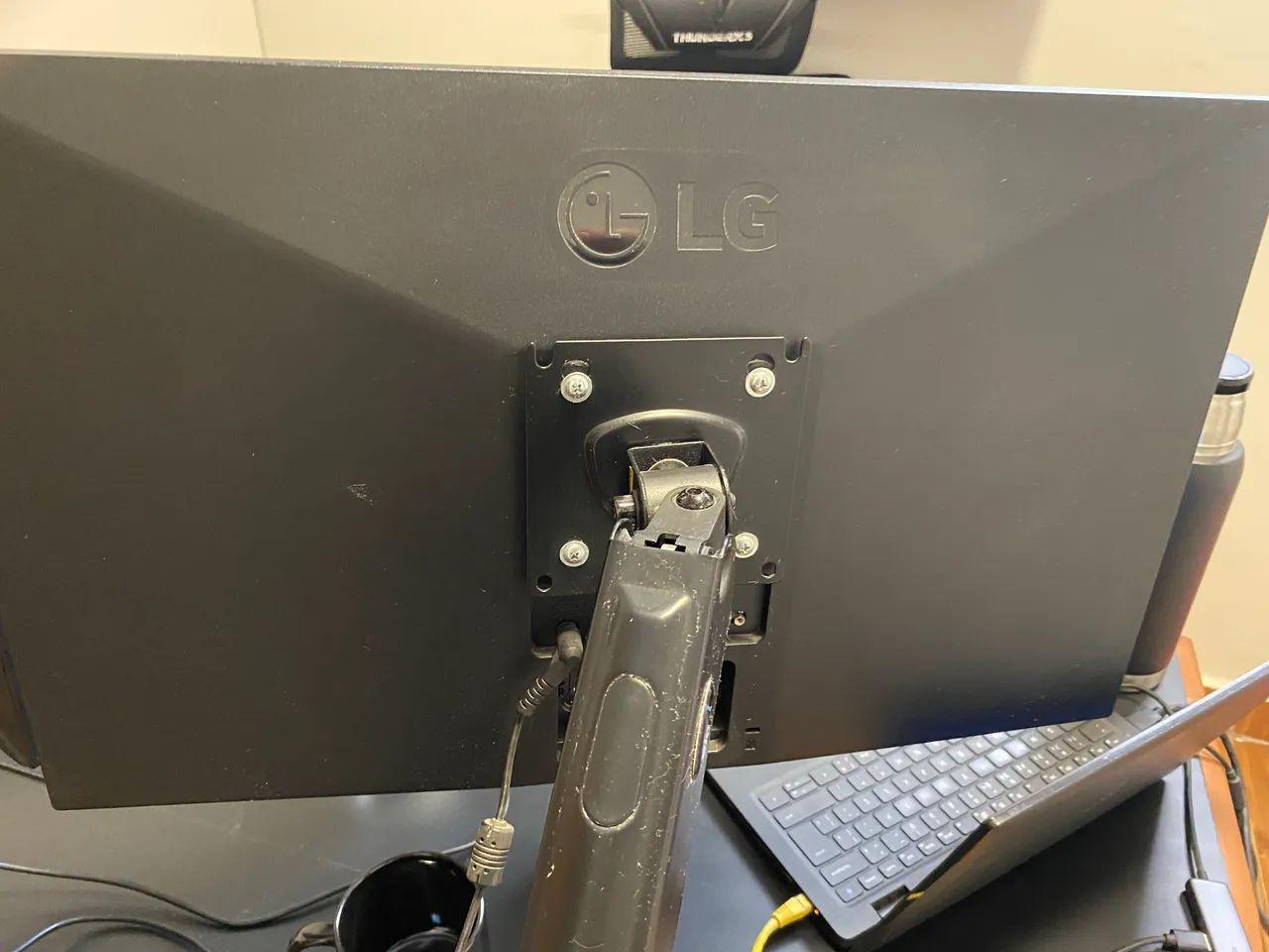 Monitor LG 23.8 com suporte articulado - Foto 2