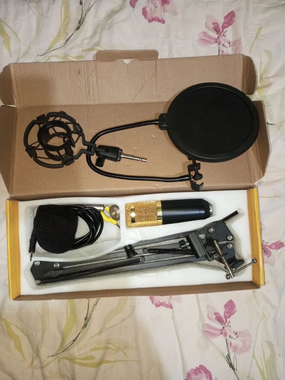 Vendo microfone bm 800 novo