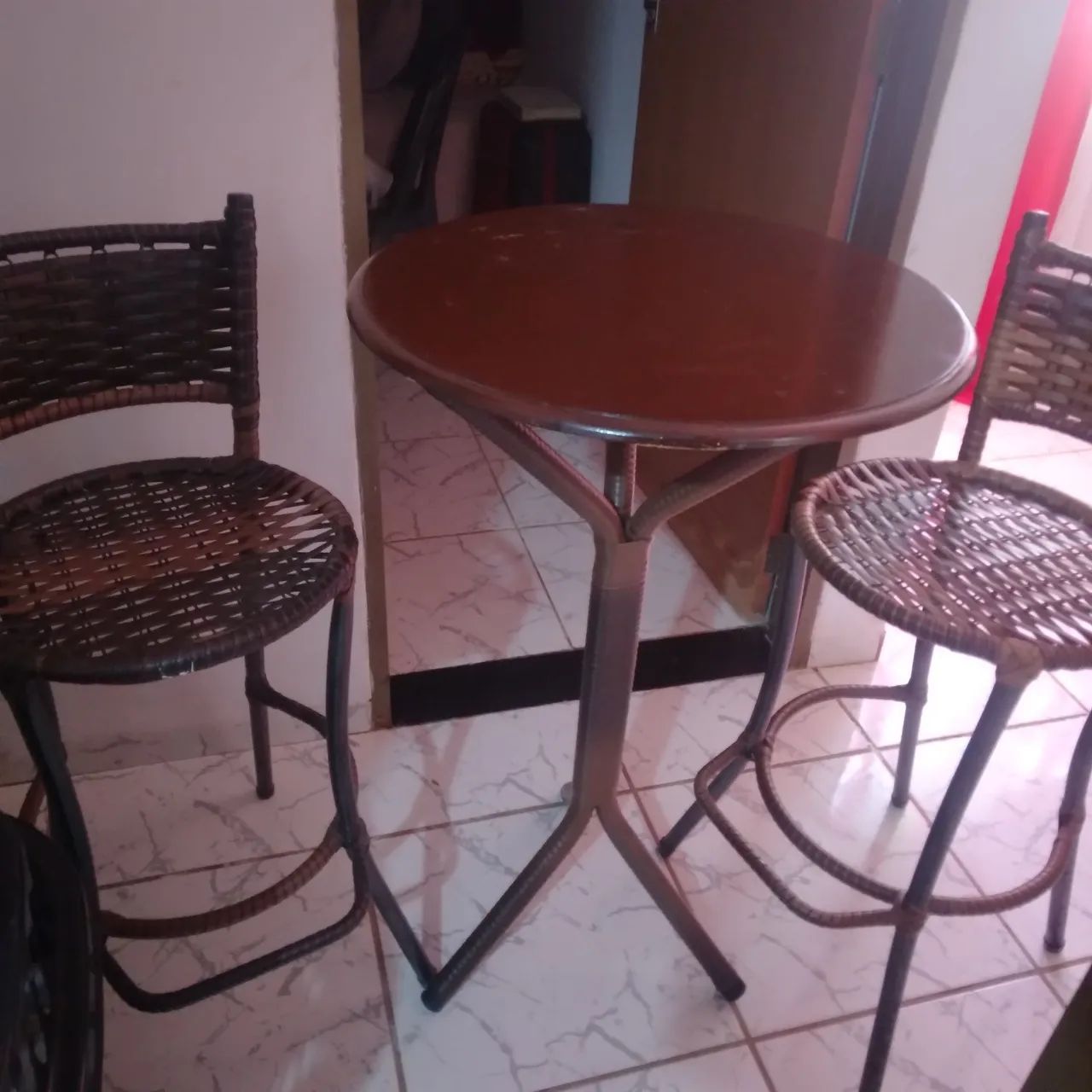 Mesa e cadeiras