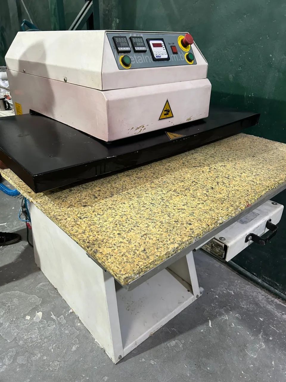 RENSA SUBLIMÁTICA 220V PRANCHA COM ÁREA DE SUBLIMAÇÃO DE 60cm X 1,00m PNEUMÁTICA METALNOX  - Foto 3