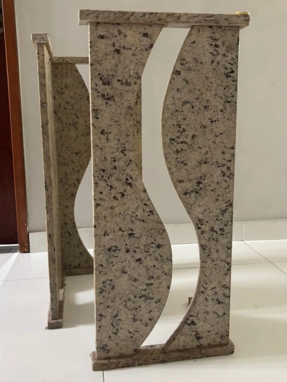 Mesa com base de granito e tampo de vidro  - Foto 3