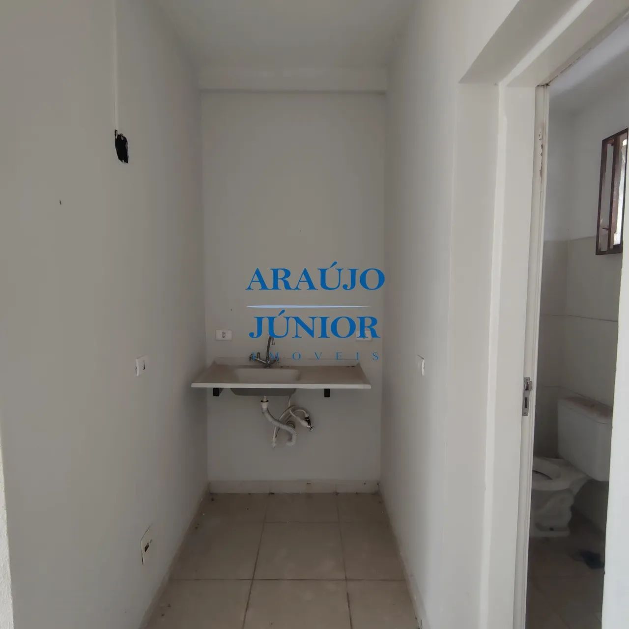 Sala Comercial no centro! Para Locação! - Foto 3