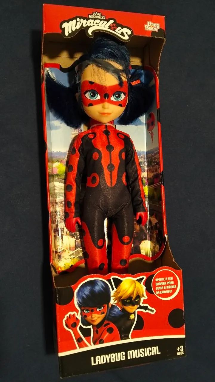 Boneca Ladybug musical.       