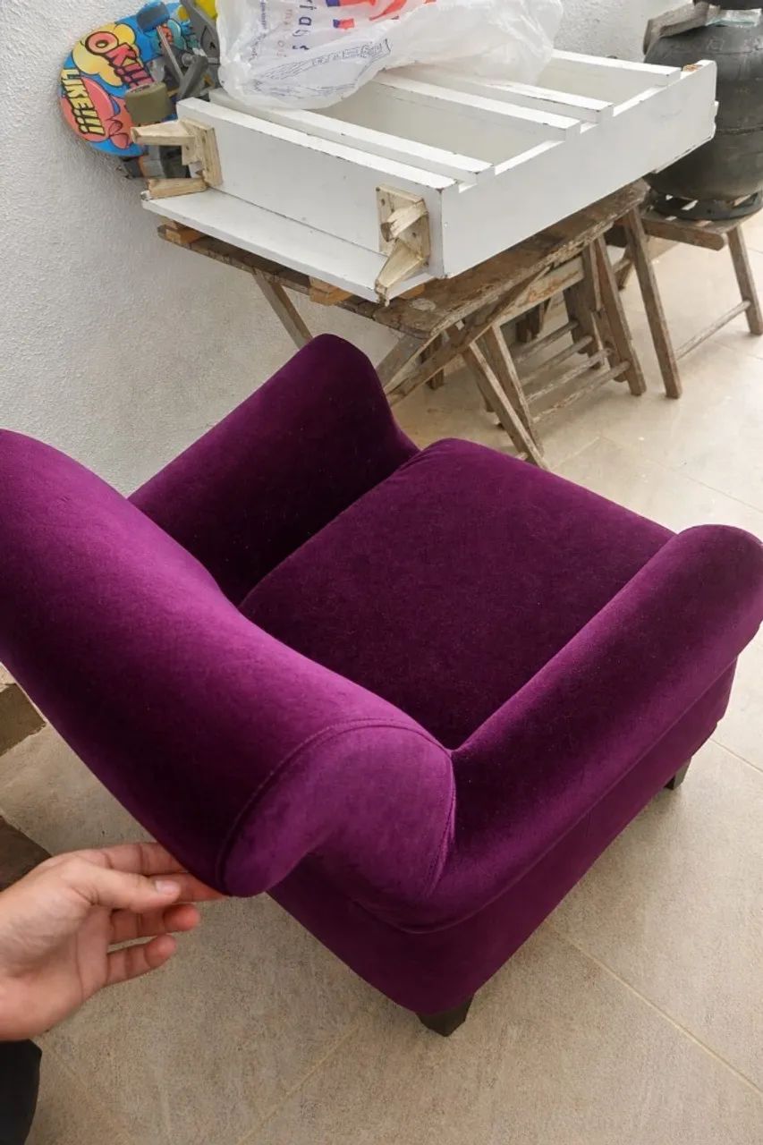 Poltrona roxa de veludo - Foto 2