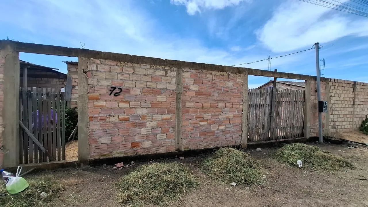 Casa em construção no Juá