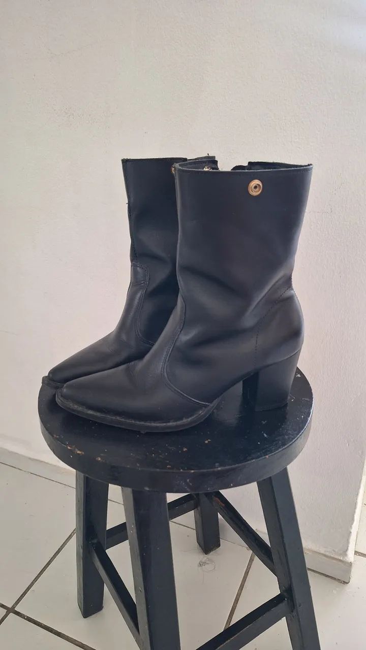 Bota de couro tamanho 34 - Foto 5