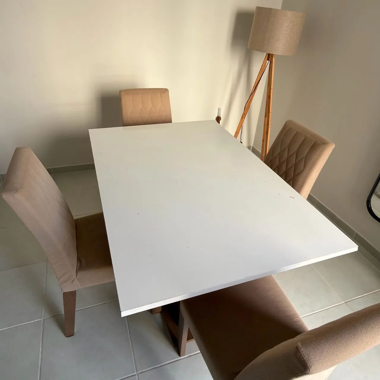 VENDO MESA COM 4 CADEIRAS  - Foto 2