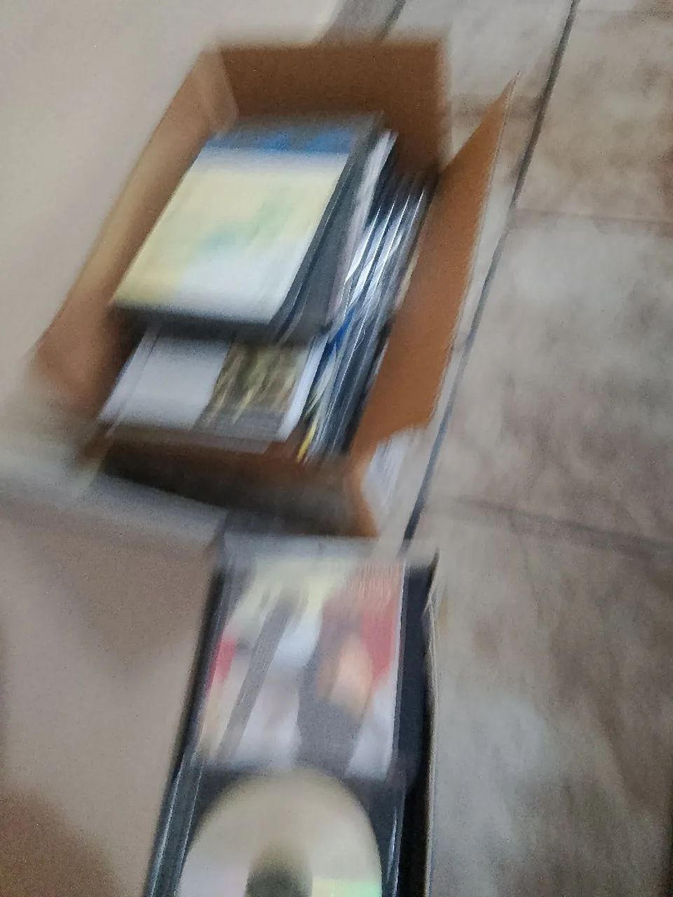 VENDO KIT 85 CDS E ALGUNS DVDS. - Foto 2