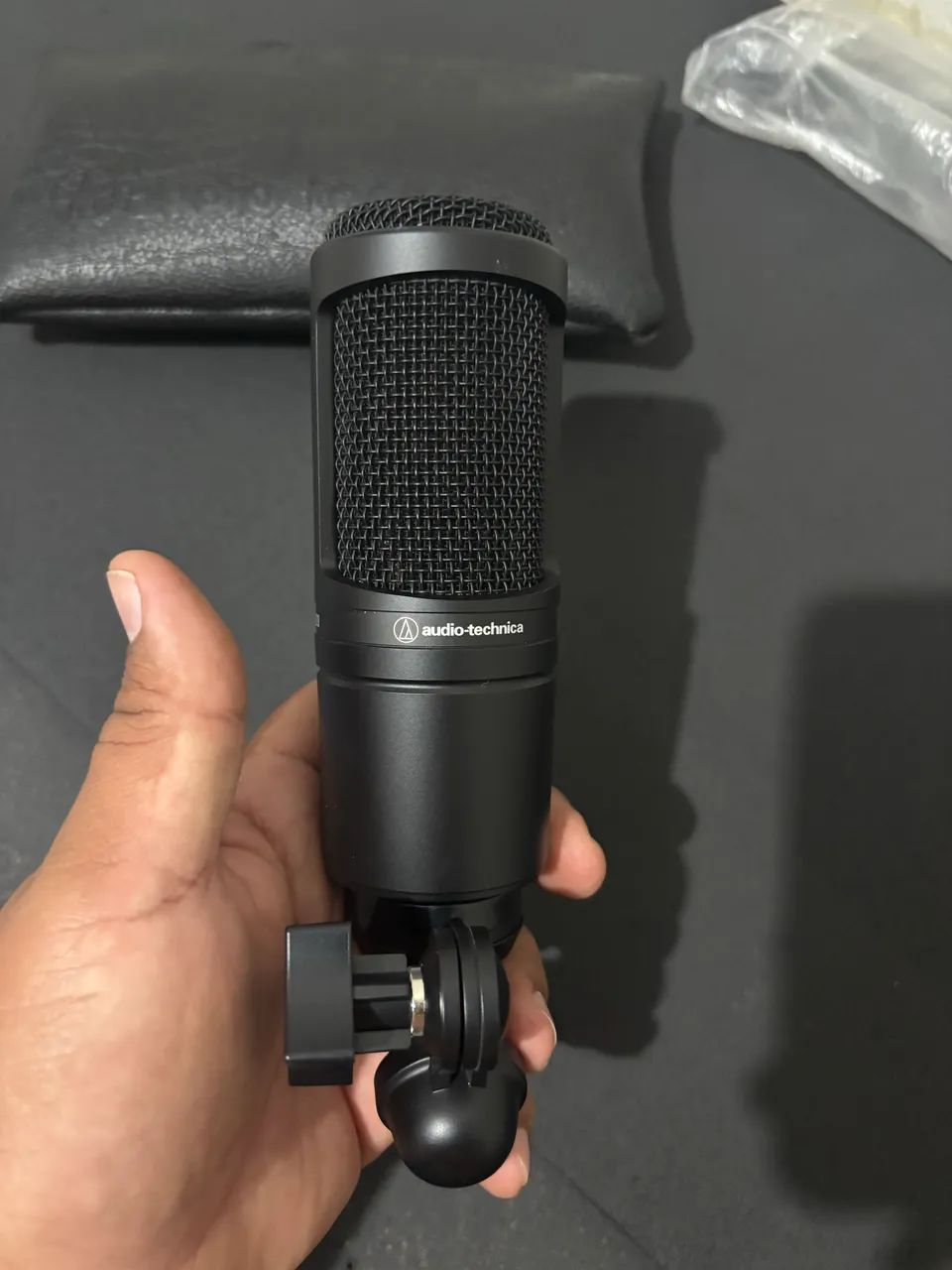 Vendo microfone para studio áudio técnica  - Foto 3