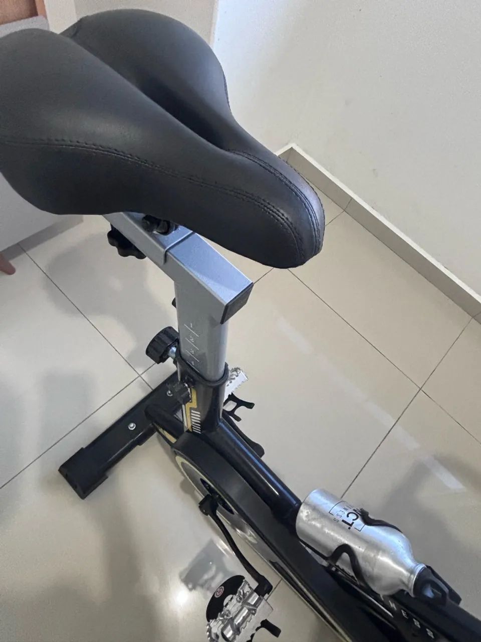 Bicicleta Spinning com roda de inércia 13k - Foto 4