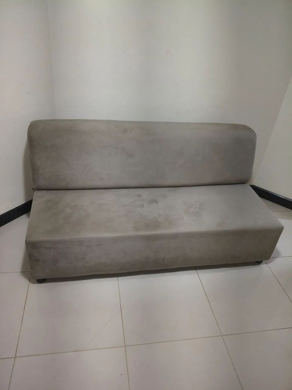 Sofá-Cama Suede Cinza - R$ 600,00 - Foto 2
