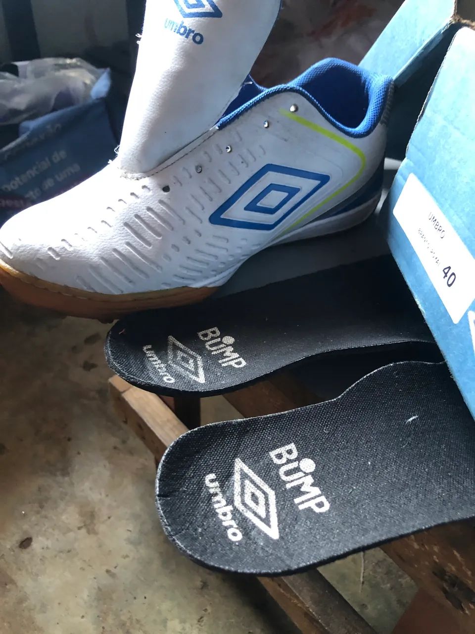 CHUTEIRA UMBRO BUMP BRANCO/AZUL ROYAL! - Foto 2