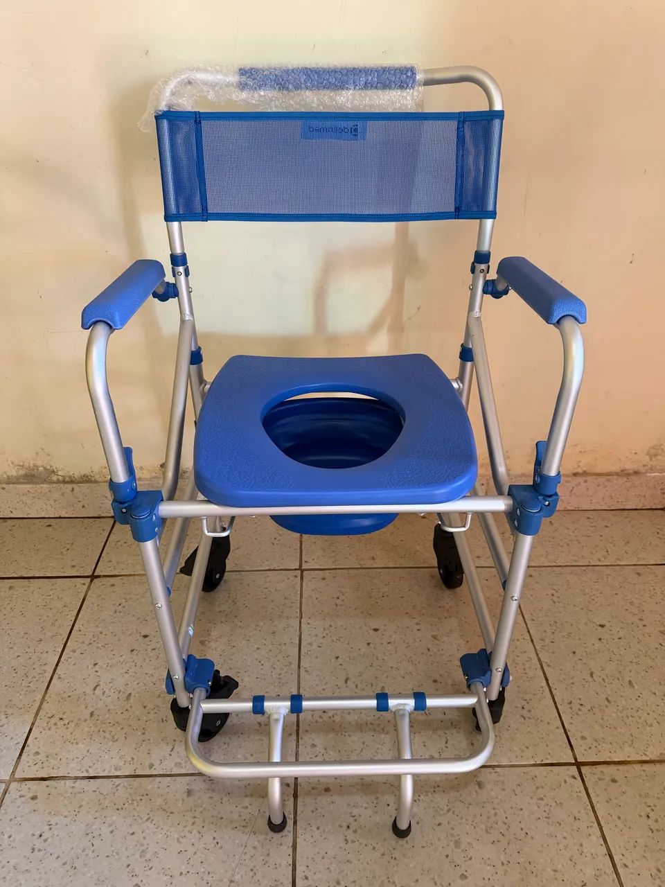Cadeira higiênica nova, nunca usada  - Foto 2