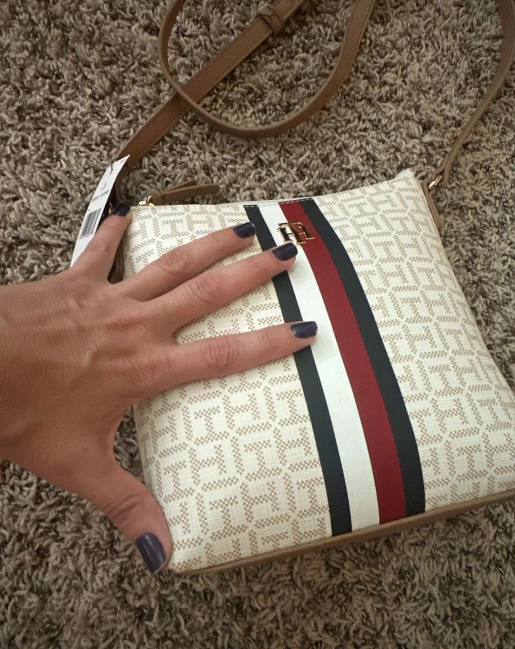 ? Bolsa Transversal Tommy Hilfiger - Elegância e Versatilidade - Foto 3