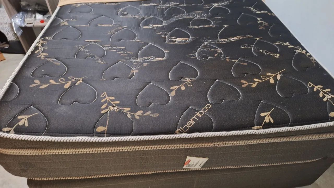 Cama , central , cristaleira 