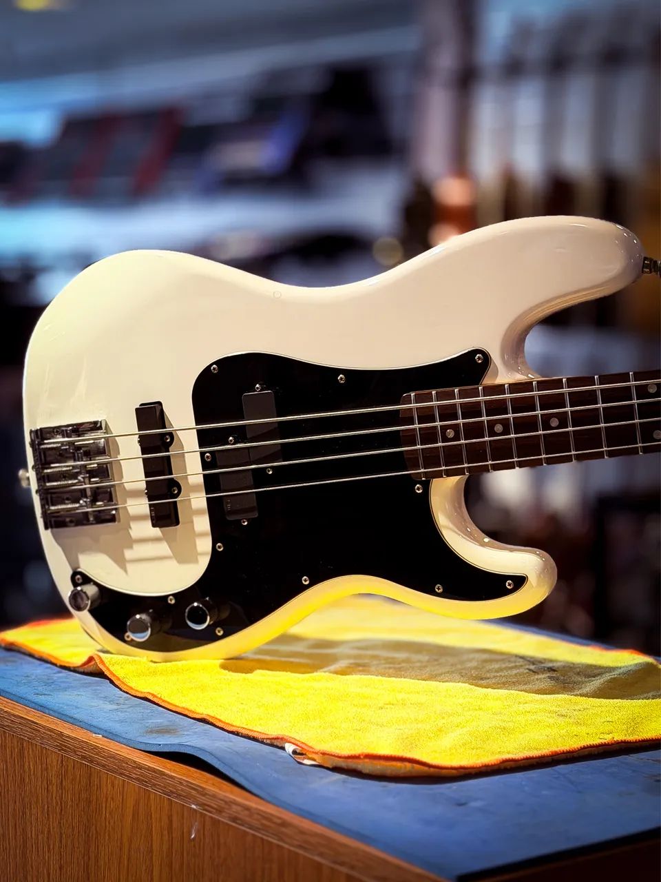 Baixo Squier turbinado  - Foto 4