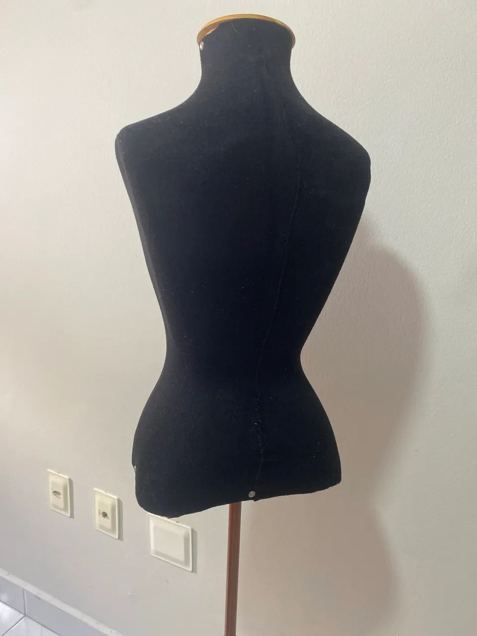 Busto manequim feminino com base pedestal - Foto 2
