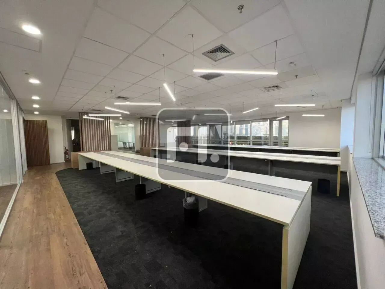 Escritório para aluguel e venda com 400 metros quadrados em Jardim Europa - São Paulo - SP