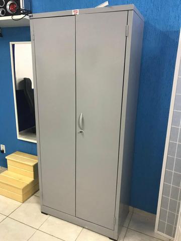 Armário de Ferro Alto de 430,00