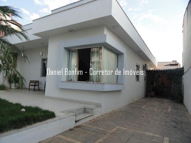 Casa lote inteiro e piscina no bairro Grã-Duquesa