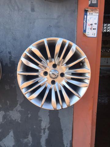 Roda esportiva aro 15, 4 furos.