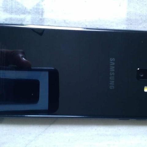 Celular Samsung j6 +