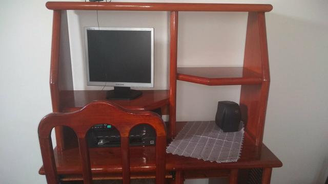Vendo mesa de computador.