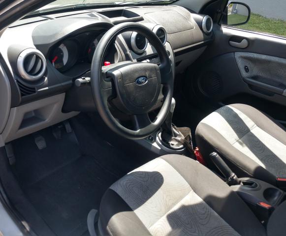 Fiesta sedan 1.0.$18.800 - Foto 6