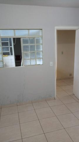 QD 01 S.Oeste Gama - Alugo Casa de Fundos 02 Quarto com Garagem Independente
