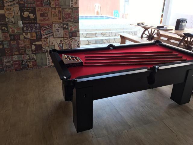 Mesa de Sinuca e Bilhar Cor Preta Tecido Vermelho e Borda Preta Mod. JKRL0332