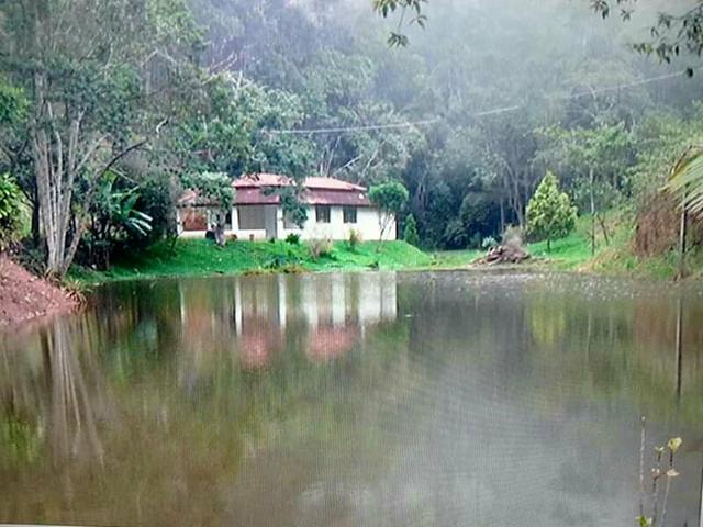 Sítio com lagoa em Santa Tereza