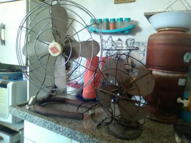 Dois ventiladores da década anos 50