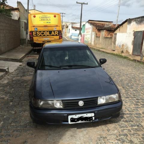 Vendo Logus 96 emplacado 4pneus novos - Foto 2