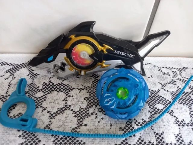 Beyblade Burst Turbo - Com Lançador Oceanus - Hasbro E5566 - Pião de  Batalha e Acessórios - Magazine Luiza