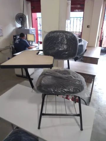 Cadeira Universitária Estofada com porta livros