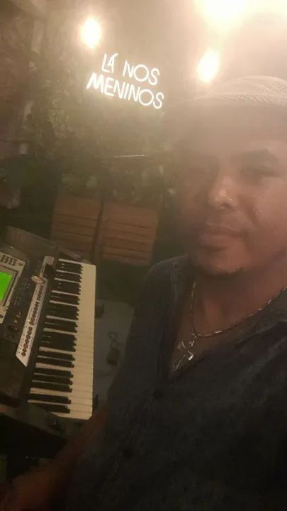 TECLADISTA E CANTOR - Foto 4