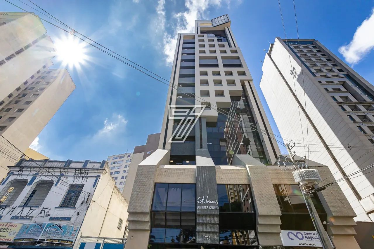 Sala comercial na Rua Emiliano Perneta, no Centro/Batel, com 37m² privativos + vaga de gar