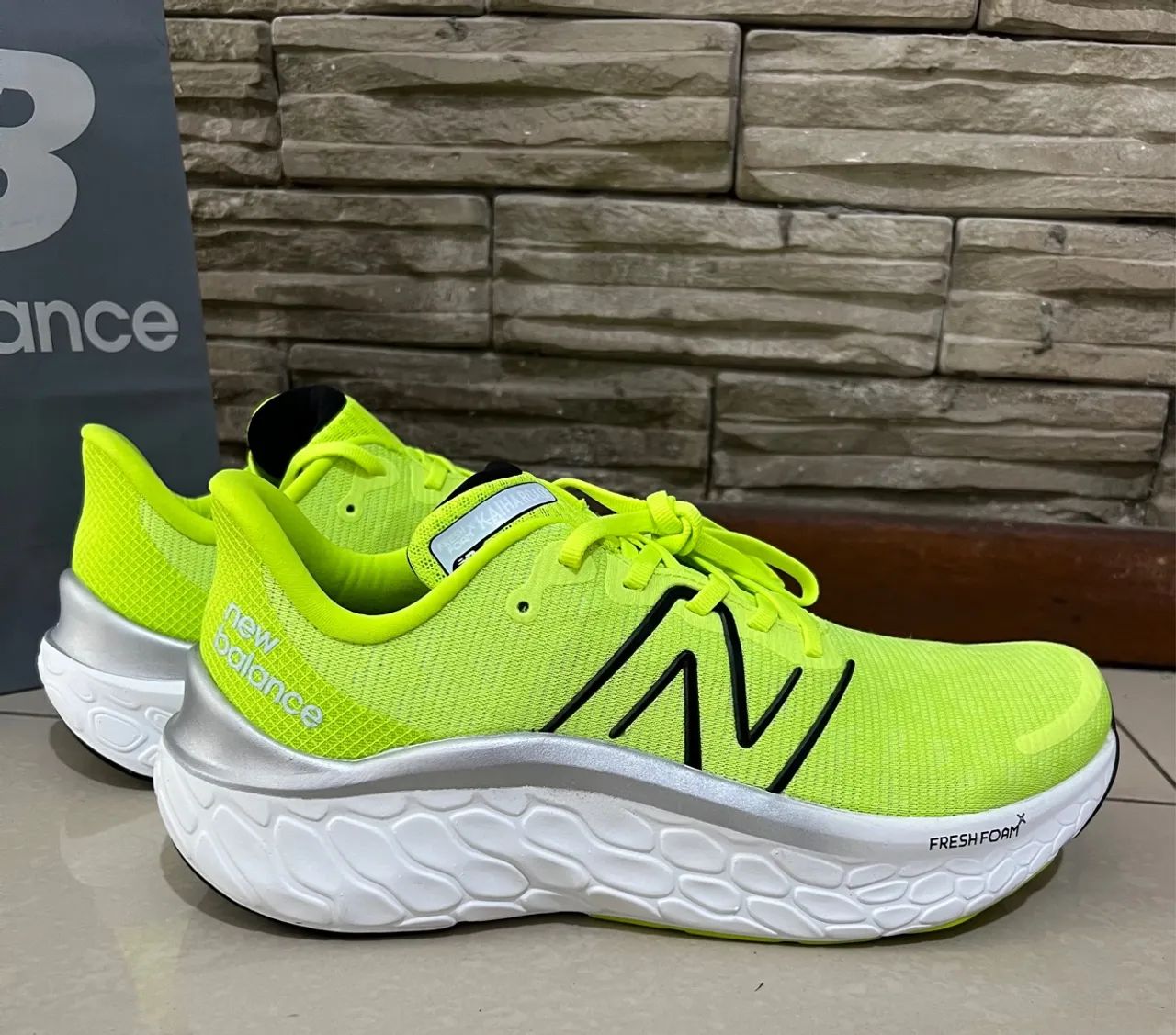 Tênis New Balance Fresh Foam tamanho 42