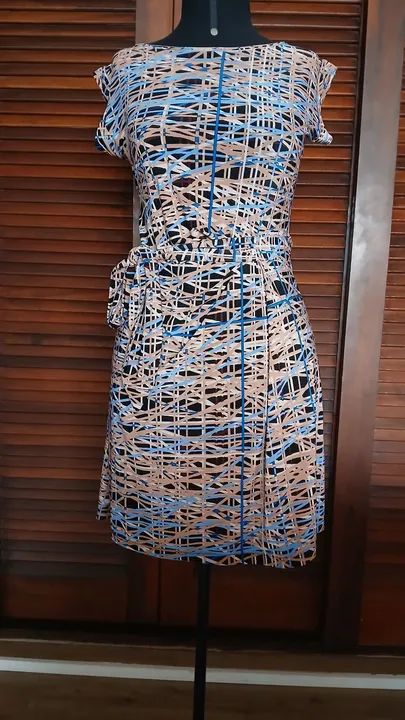 Vestido estampado azul e bege - Foto 4