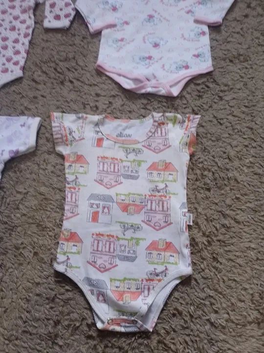 Kit com 6 bodys bebê - tamanho 3/6 meses  - Foto 4