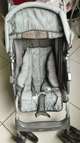 Vendo carrinho de passeio para bebê - Foto 2