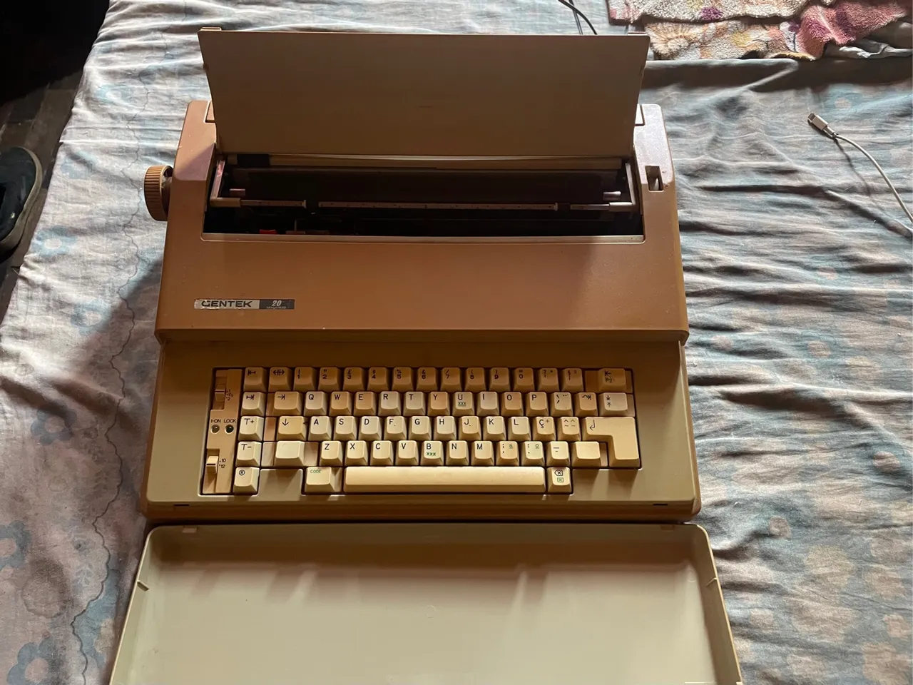 Máquina de escrever antiga GENTEK 20