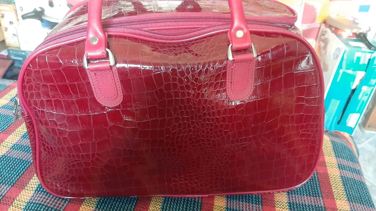 Bolsa de viagem envernizada média - Foto 3