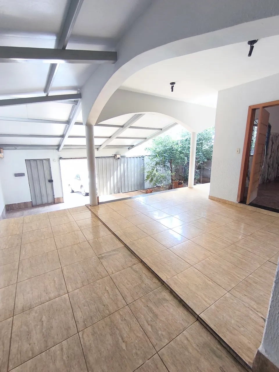Imóvel para aluguel possui 120 metros quadrados com 3 quartos em Jardim Europa - Goiânia -