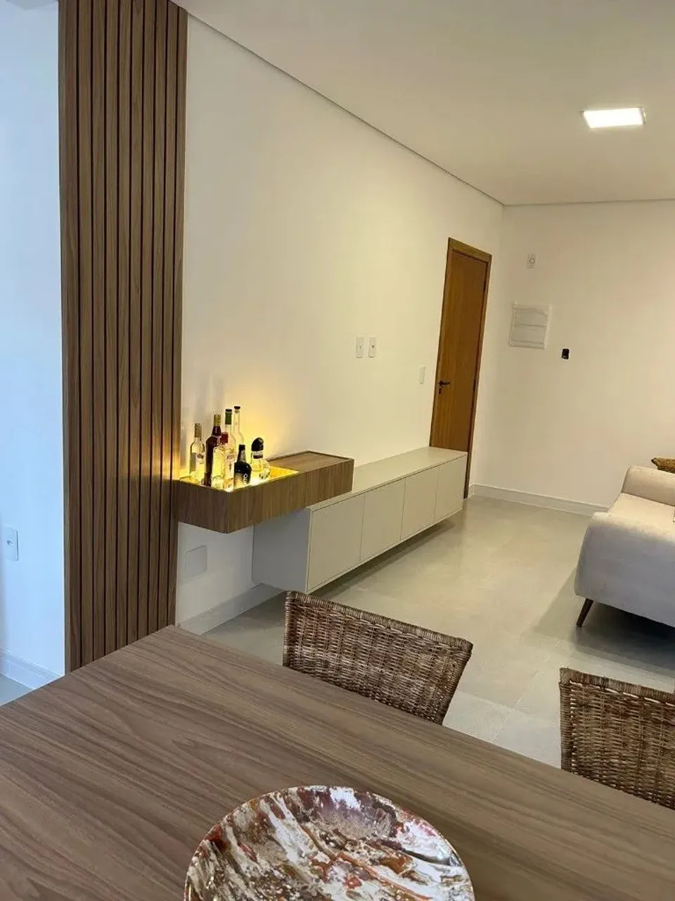 2 dorms, 1 suite, 2 vagas, varanda, cobertura, V. Assunção