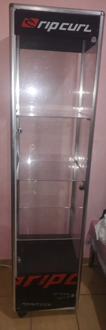 EXPOSITOR VITRINE RIP CURL-BASE EM ALUMÍNIO 4 PRATELEIRAS