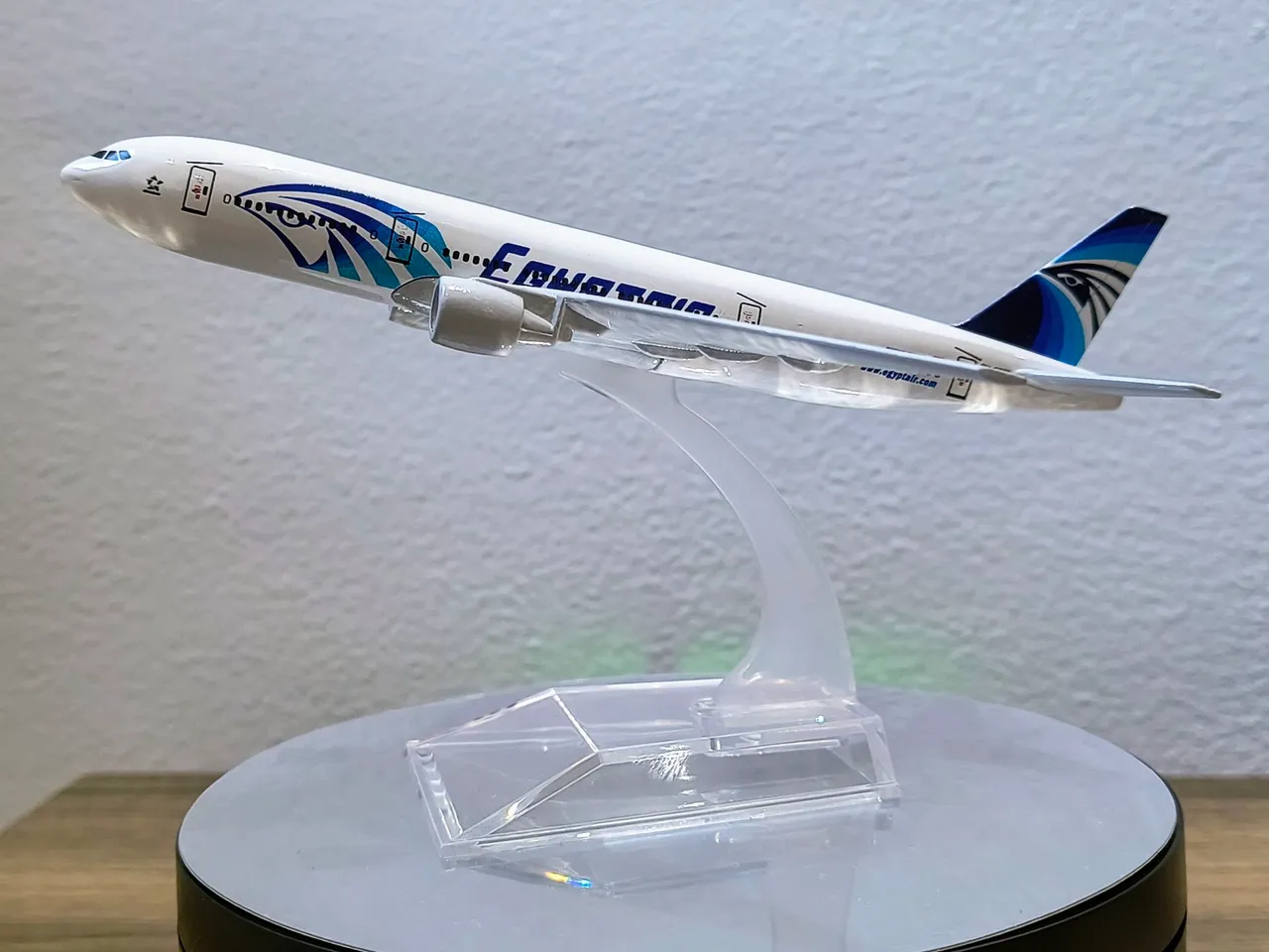 Avião EgyptAir Boeing 777  - miniatura de coleção 