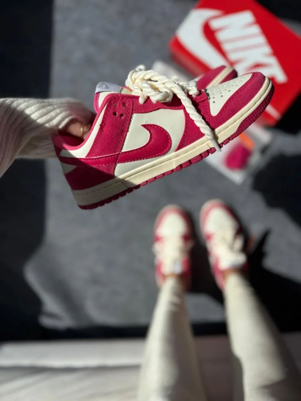 Nike Sb Dunk low Rosa/Creme Feminino - Foto 2