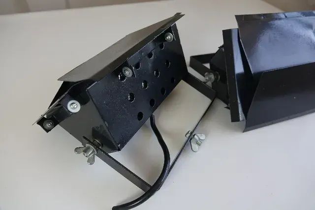 2 Refletores com 4 barndoors, para lâmpadas Tipo Palito, nunca usados - Foto 4