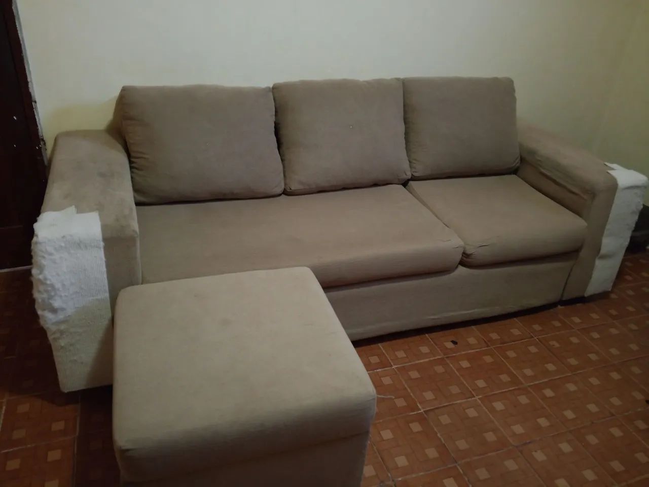 Sofá de três lugares